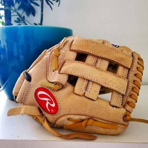 Rawlings 10.5 inch baseball glove, fits left hand (for right handed thrower)